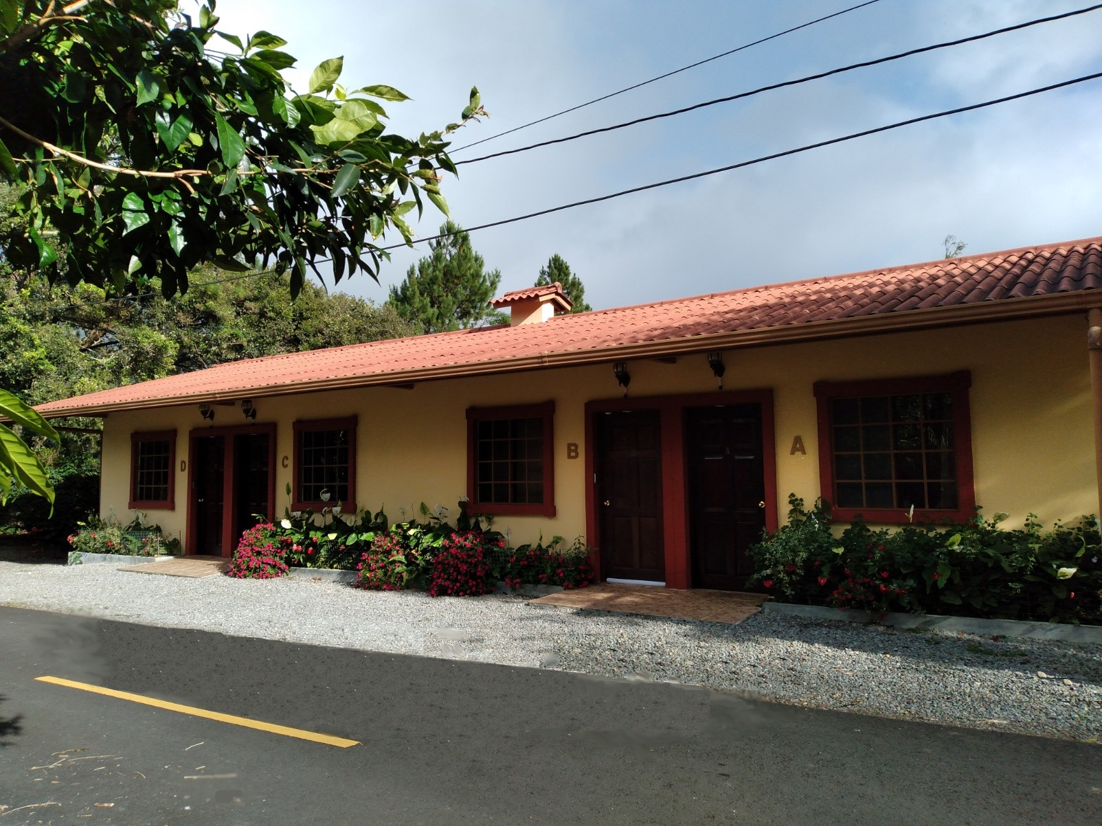 Aparthotel Boquete street side entries