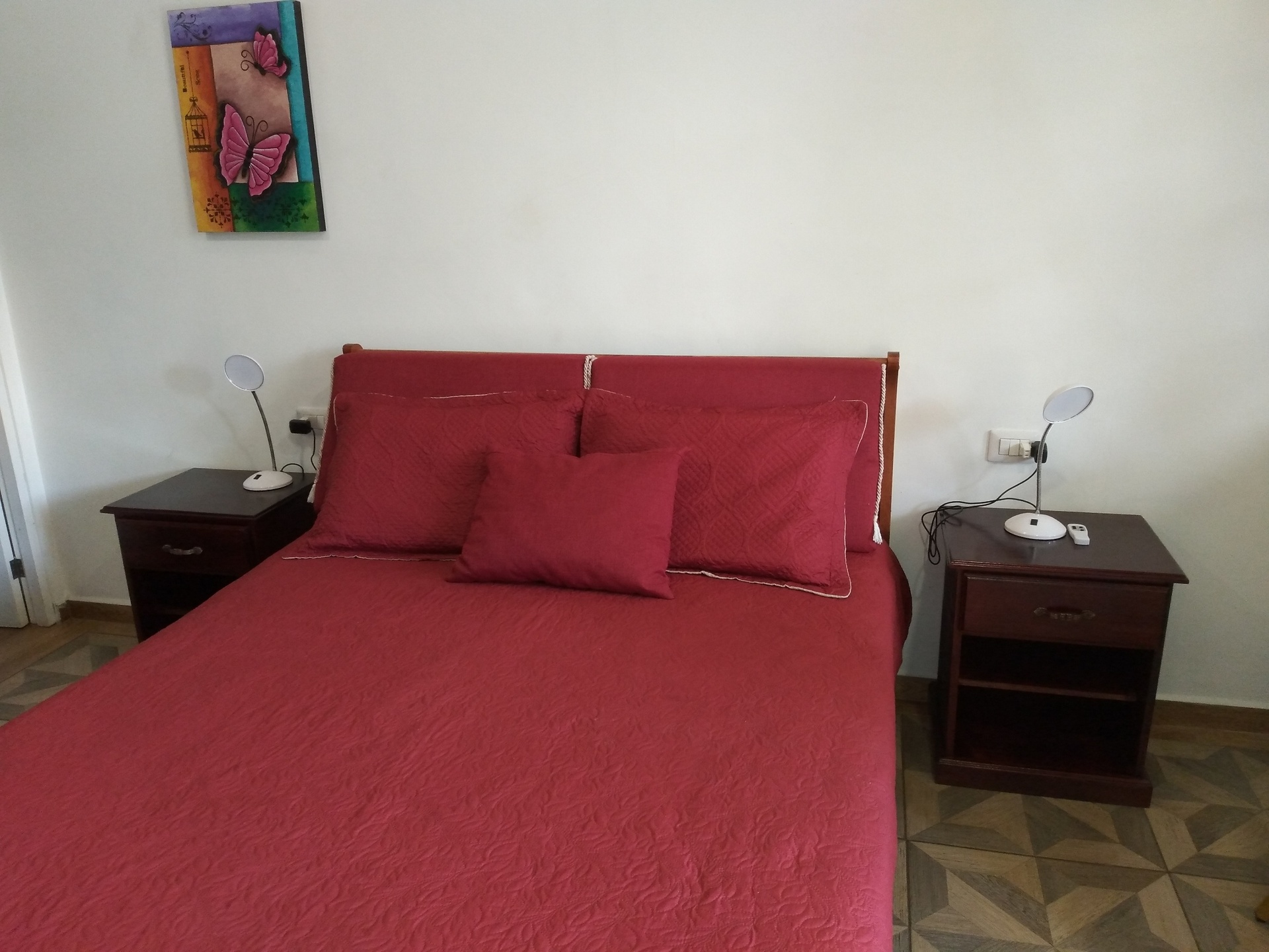 Bed with nightsstands